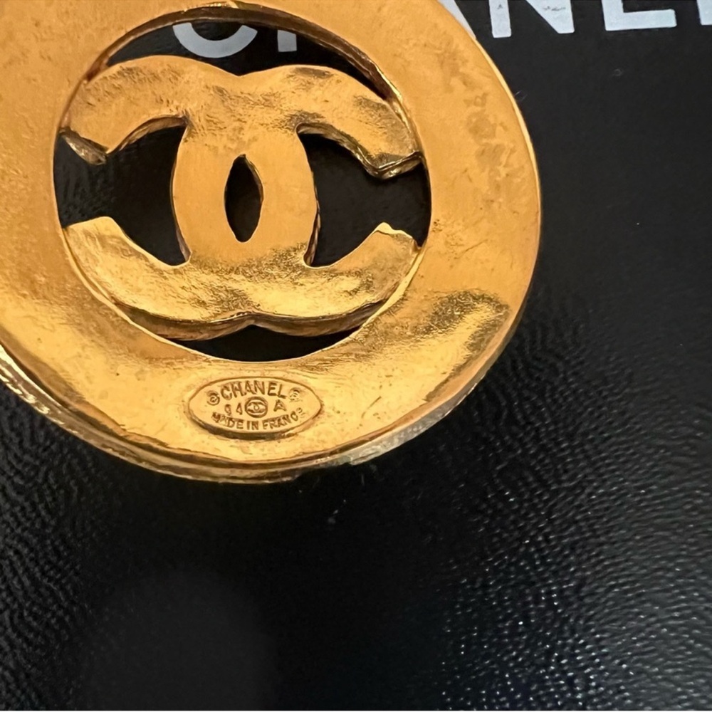 💯 Authentic Chanel Coco Mark Gold Plated 94 A Pendant Necklace W/Box❤️ - Picture 8 of 11